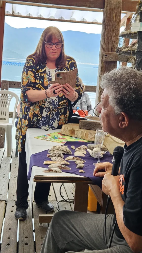 Grupo em visita à fazenda marinha do Ostra Xperience