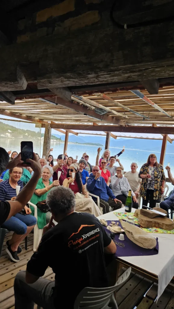 Grupo em visita à fazenda marinha do Ostra Xperience