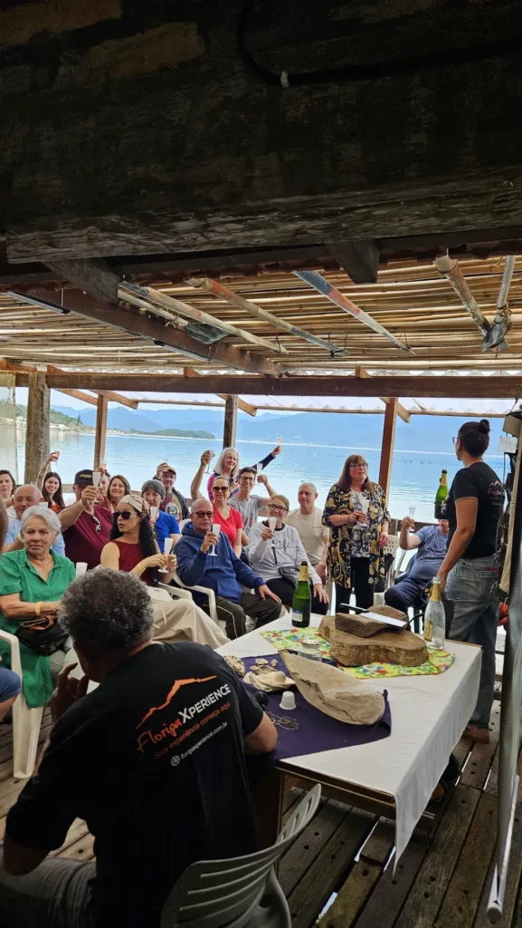Grupo em visita à fazenda marinha do Ostra Xperience