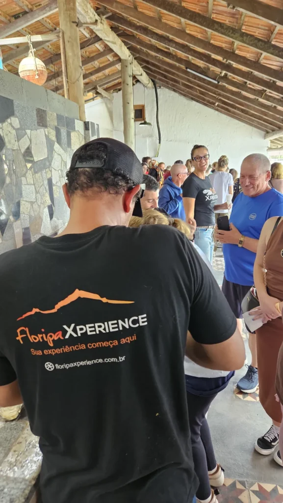 Grupo em visita à fazenda marinha do Ostra Xperience