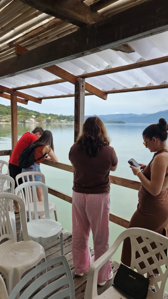 Grupo em visita à fazenda marinha do Ostra Xperience