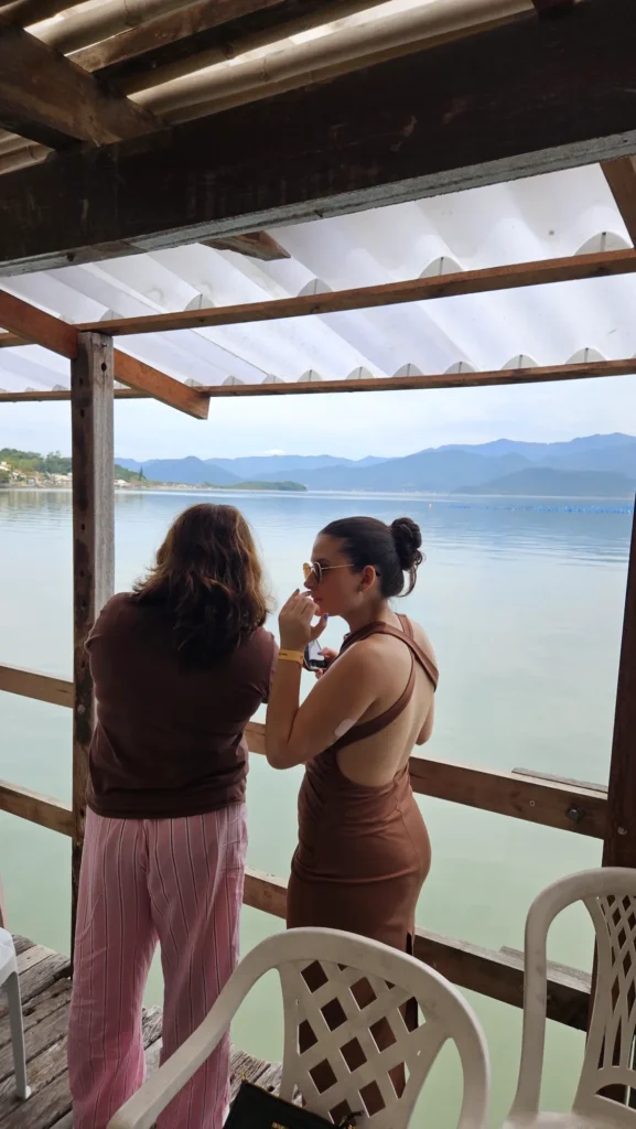 Grupo em visita à fazenda marinha do Ostra Xperience